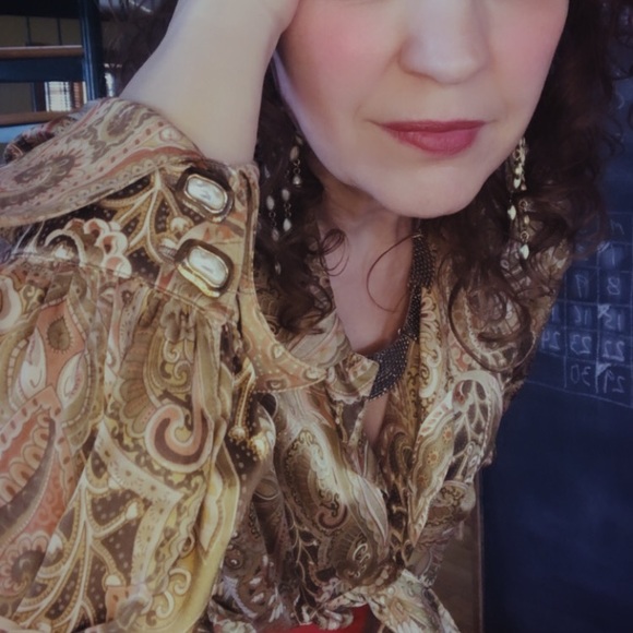 Wonderful Boho Chic Style Blouse. Amazing details on the sleeves at the wrists - Picture 3 of 5